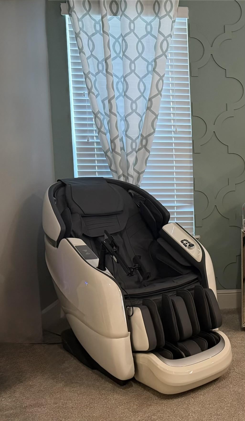 Massage Chair Full Body, 2026 Zero Gravity SL-Track Shiatsu Massage Chairs Recliner with AI Voice, LED Backlight Remote Control, Waist & Calf Heating, Phone Joystick and Holder, G6 Black customer photo 1