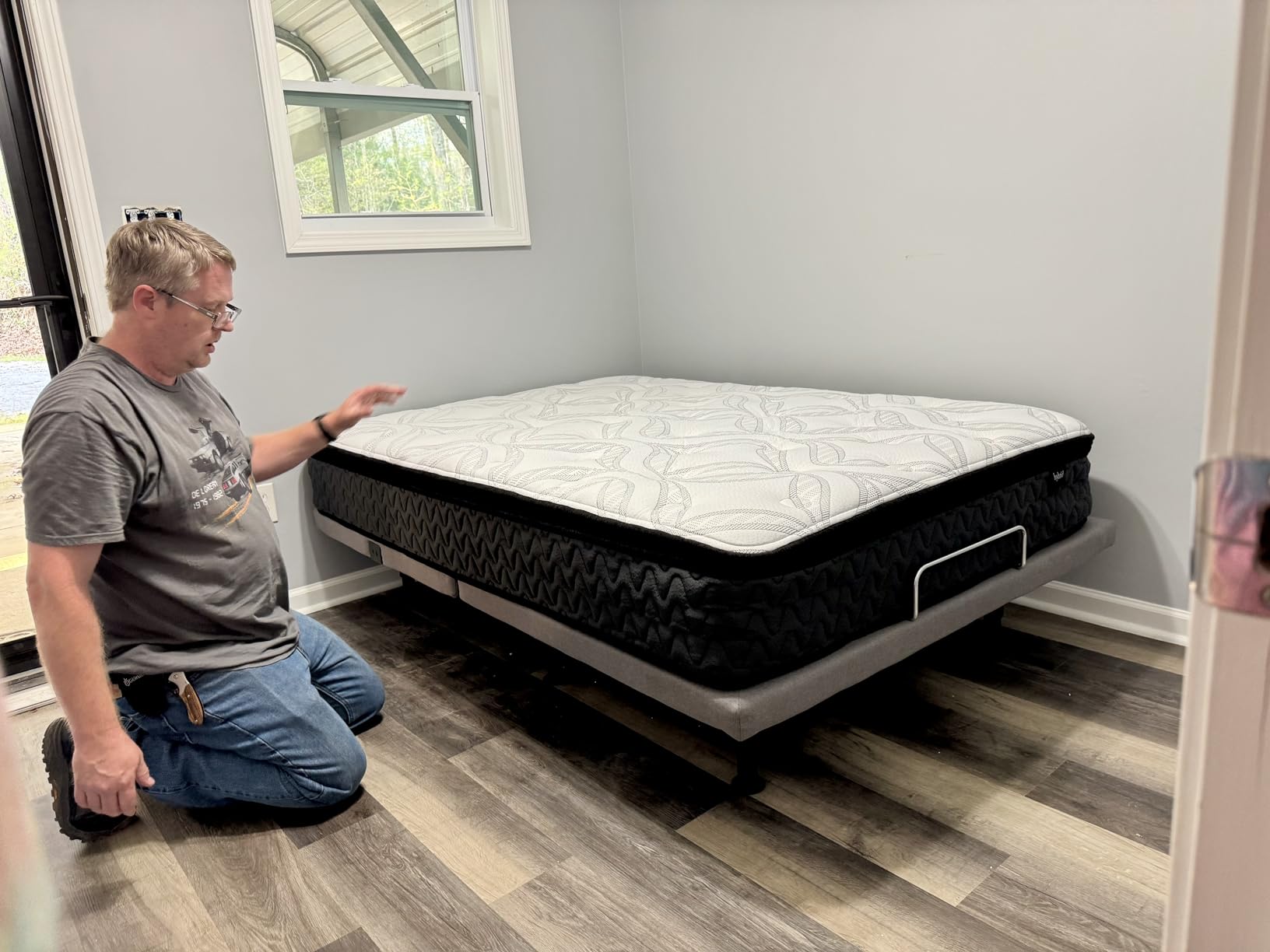Queen Adjustable Bed Frame with Wireless Remote, Head Foot Incline, USB, Underbed Light - Heavy Duty Platform, Zero Gravity Bedframe customer photo 2
