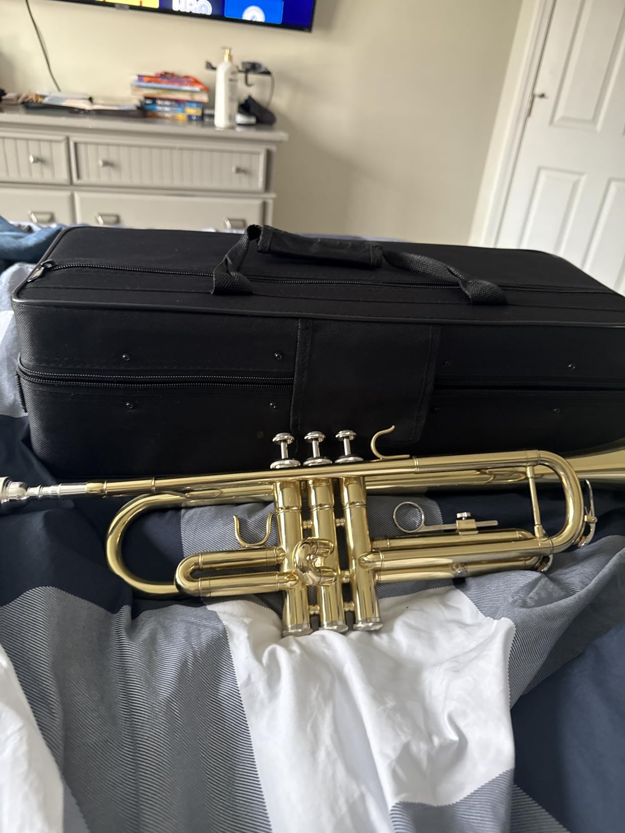 Bb Trumpet for Beginners – Standard B Flat Brass Instrument with 7C Mouthpiece, Hard Case & Cleaning Kit, Student Trumpet for Band Practice, Lessons & Gift (Golden) customer photo 1
