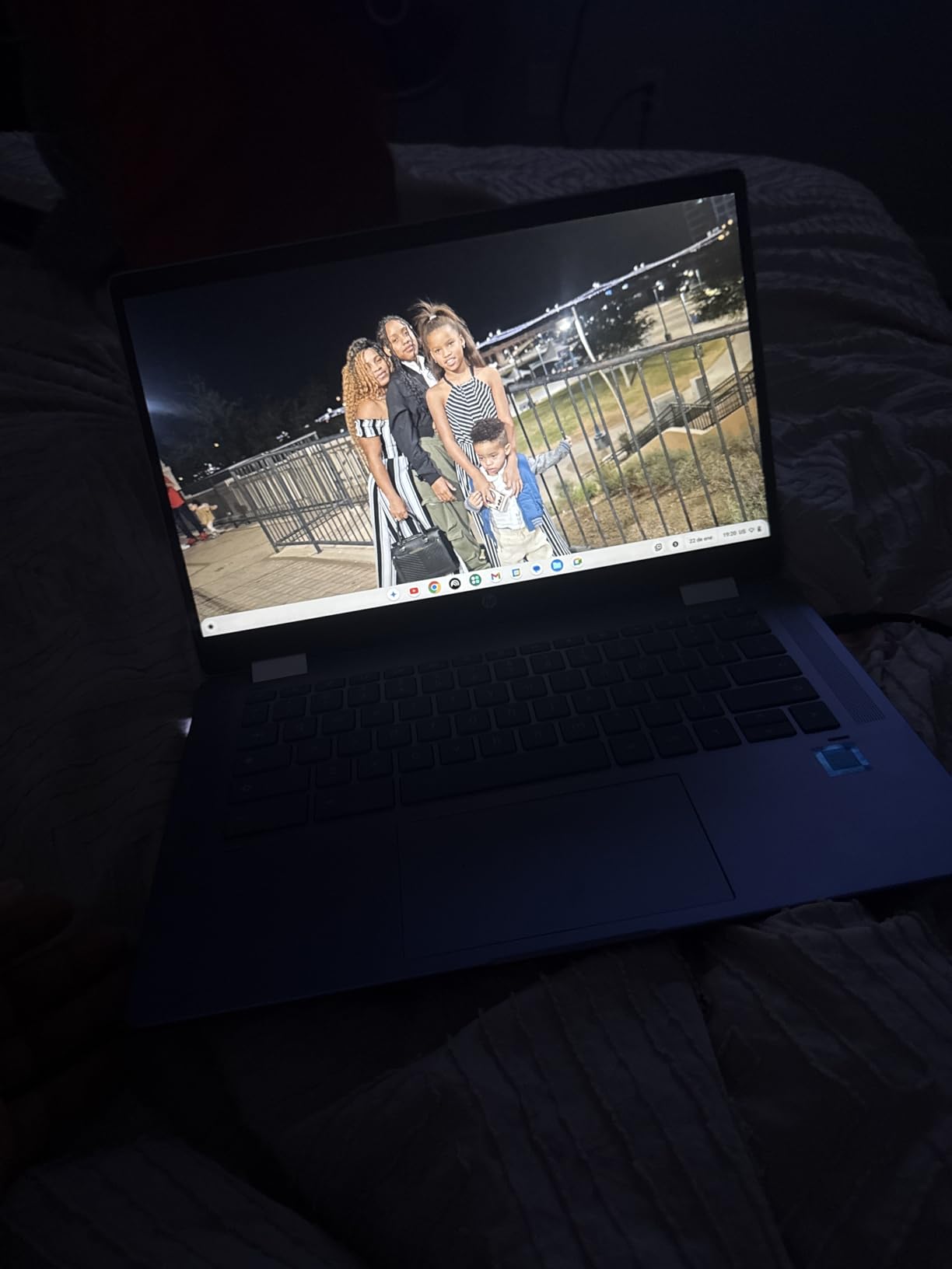 HP 14 2-in-1 Chromebook 14in FHD Intel CPU 4GB 64GB Storage (14b-Renewed) customer photo 2
