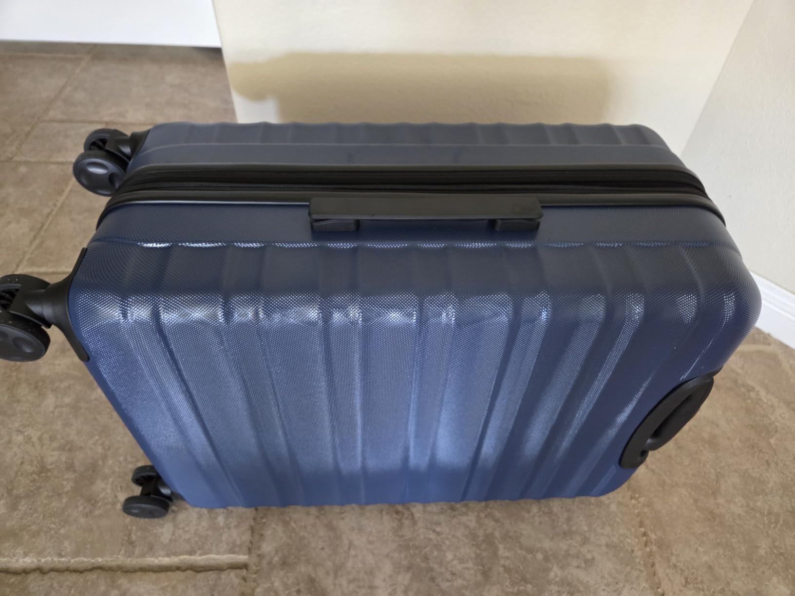 Amazon Basics 3-Piece Hardshell Suitcases Set (21