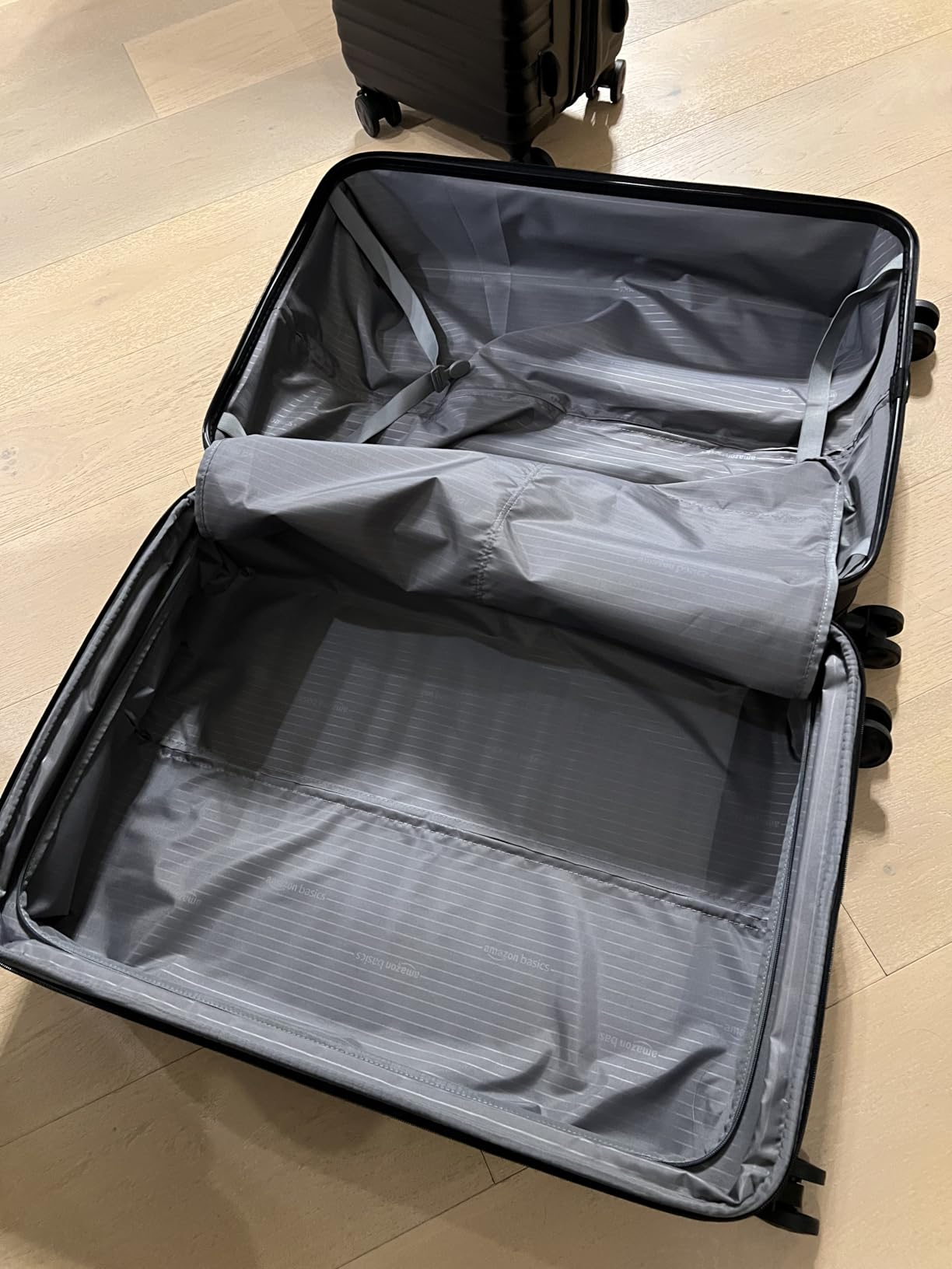 Amazon Basics 2-Piece Hardshell Suitcases Set (21