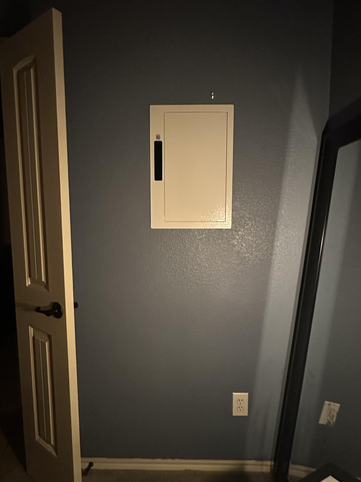 Grimtron Quick Access Electronic Wall Safe with Removable Shelves & Hooks customer photo 1
