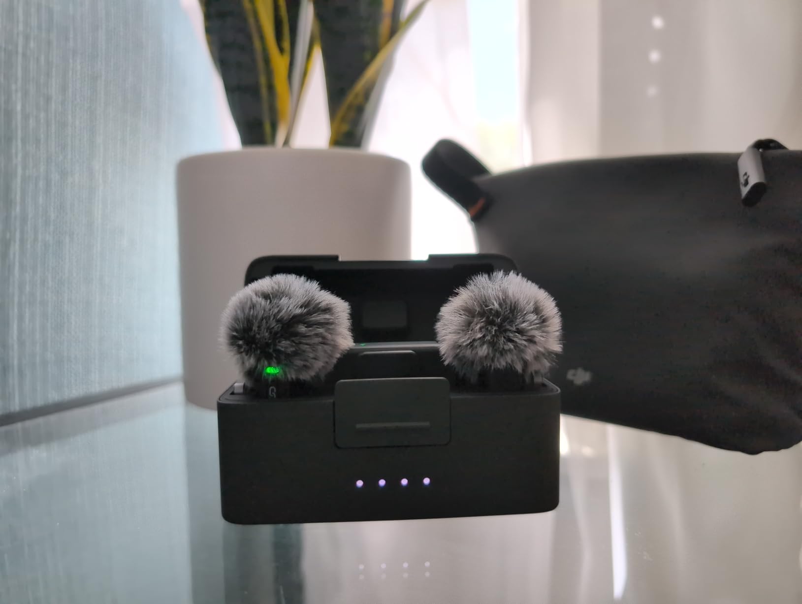 DJI Mic Mini (2 TX + 1 RX + Charging Case), Ultralight, Detail-Rich Audio customer photo 2