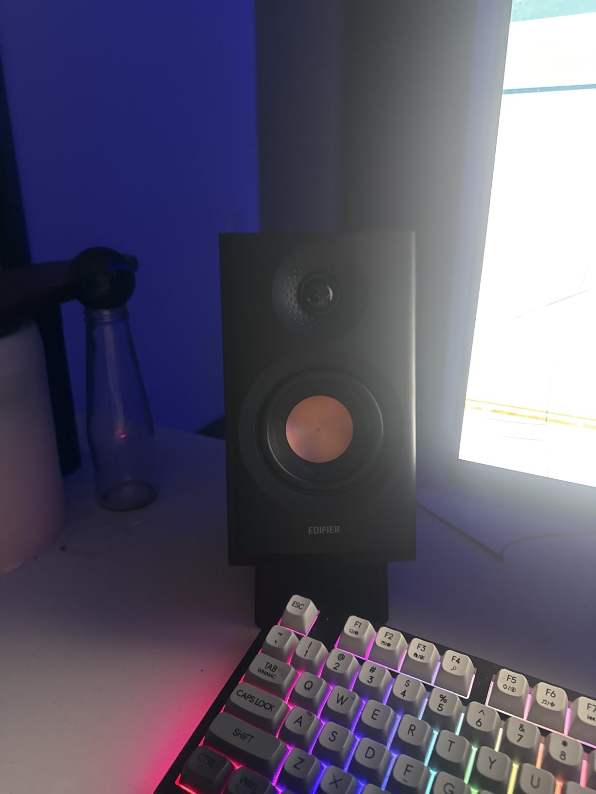 Edifier MR3 Powered Studio Monitor Speakers, Hi-Res Audio Certified Bluetooth V5.4 Active Bookshelf Loudspeakers, 2.0 Computer Speaker with Headphone Output RCA AUX Balanced TRS Input - Black (Pair) customer photo 2