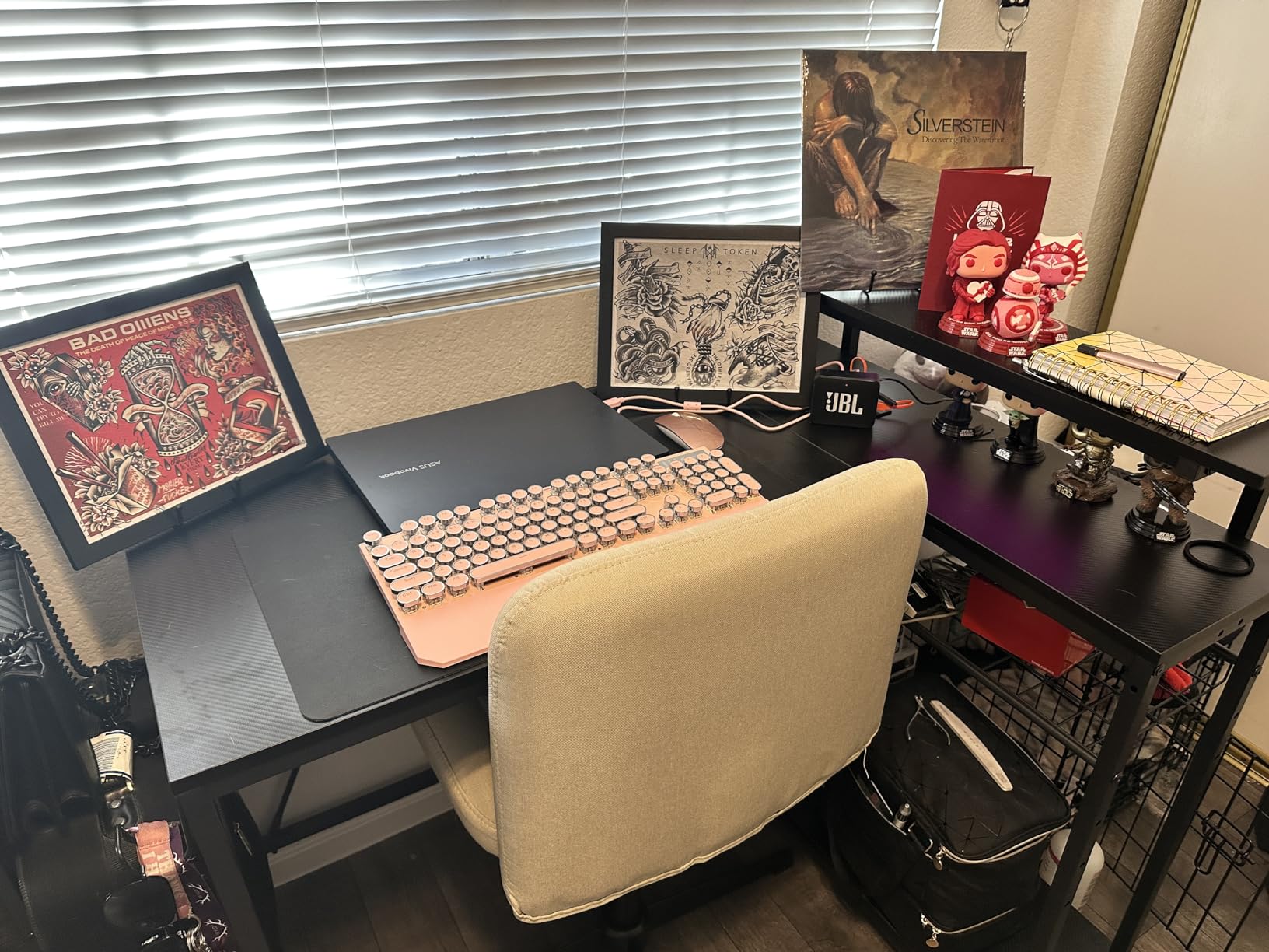 Bestier 42-Inch L-Shaped Computer Desk with Charging & LED, Black customer photo 1