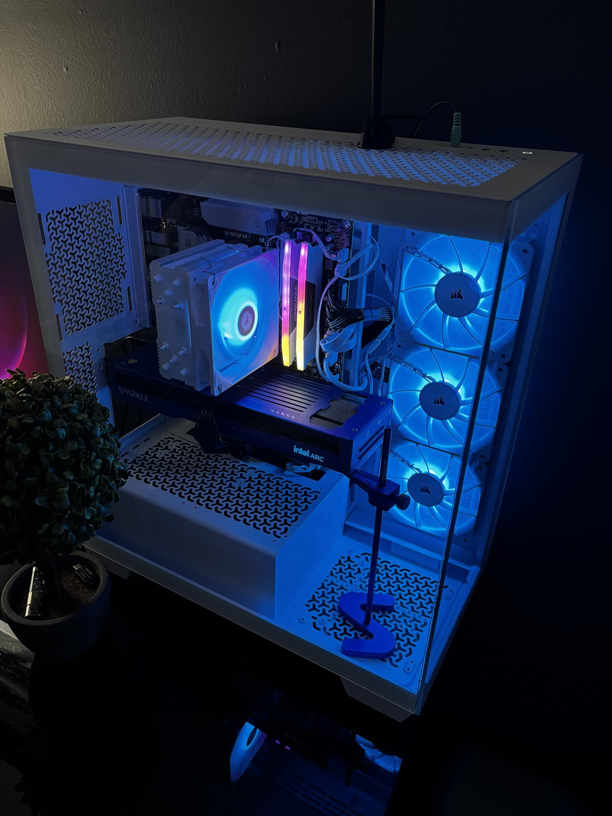 Sparkle Intel Arc B580 Titan OC, 12GB GDDR6, Torn Cooling 2.0, Axial Fan, Breathing Light, Metal Backplate, SB580T-12GOC customer photo 1
