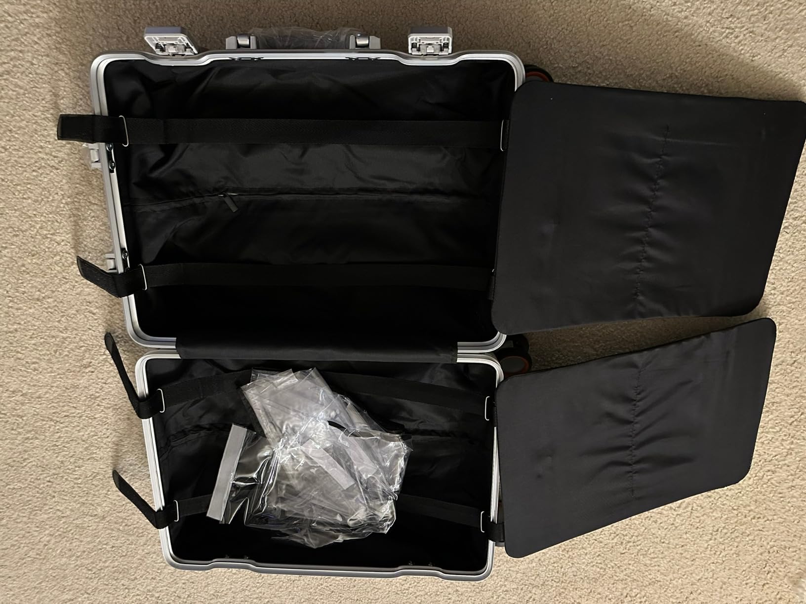 VentureVault All Aluminum 20 Inch Carry On Luggage With Wheels, Silver customer photo 2