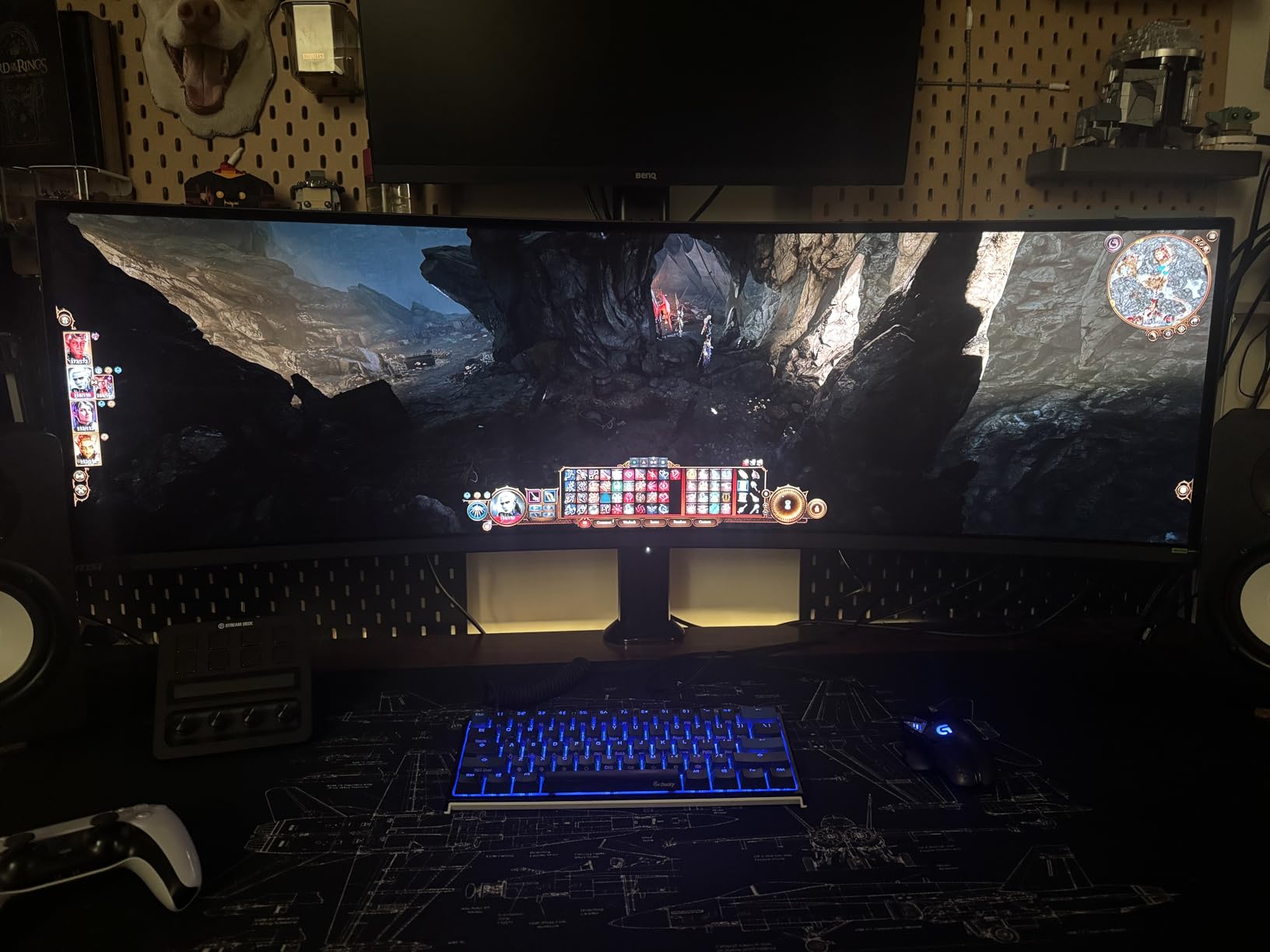 msi MPG 321CURX QD-OLED, 32-Inch, 4K UHD, 3840x2160,1700R,OLED Monitor, 240Hz, 0.03ms, DisplayHDR True Black 400, G-SYNC Compatible, HDMI 2.1, DP 1.4a, USB C (98W PD),Height Adjustable, Black customer photo 2