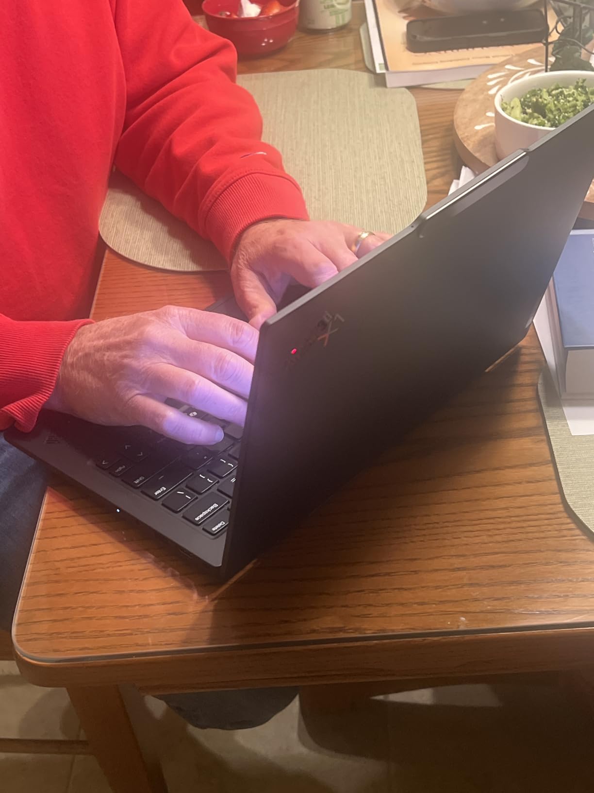 Lenovo ThinkPad X1 Carbon Gen 13 Aura Edition, Intel Ultra 7 258V (Beats U7 165), 14