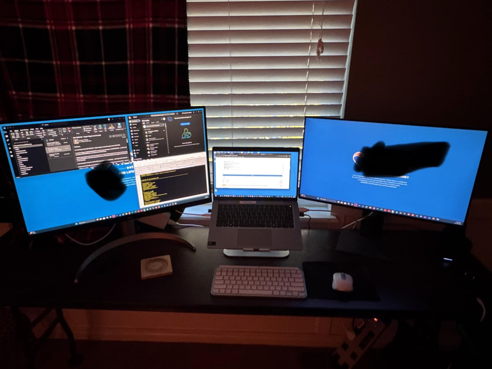 LG 27UP850K-W 27-inch Ultrafine 4K UHD IPS Monitor, White customer photo 1