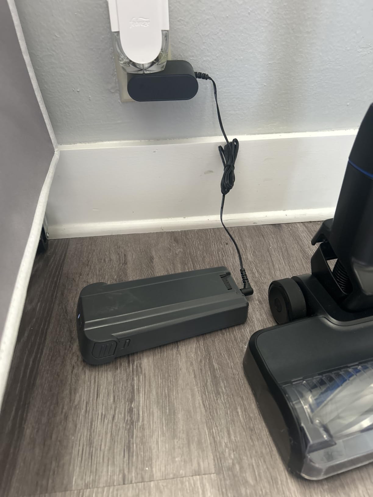Bissell PowerClean FurGuard 280W Self-Standing Cordless Vacuum, 4039 customer photo 2