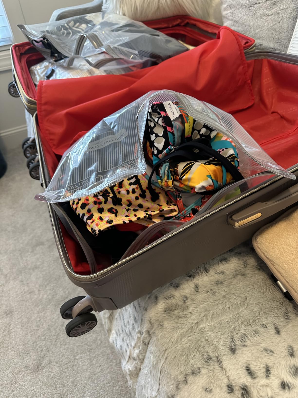 Vacbird Travel Vacuum Bags with Rechargeable Pump, Carry-On Space Saver customer photo 2
