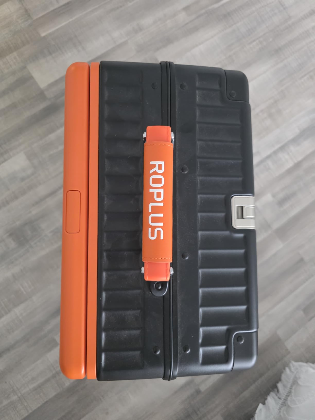 ROPLUS Aluminium Frame Checked-Luggage with Smooth Jelly Wheels, Hardside Zipperless Rolling Suitcase with TSA Lock (Grey, 28-Inch) customer photo 2