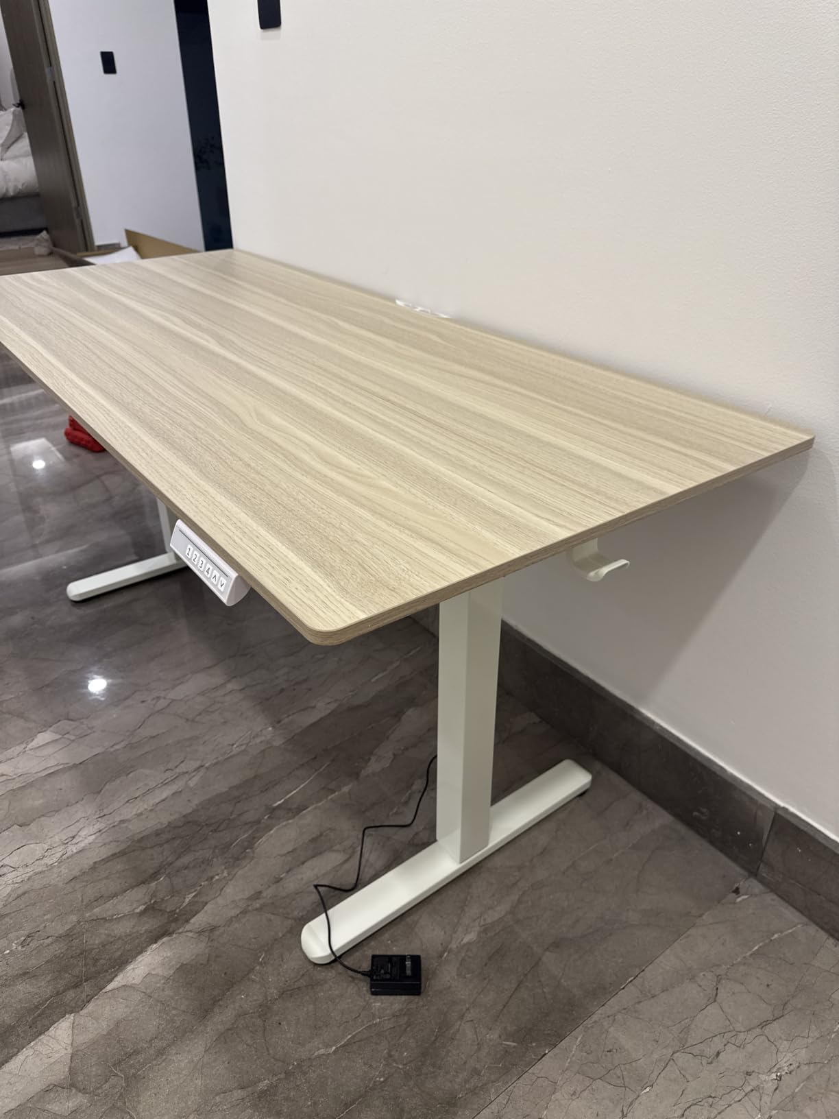 HUANUO 32x19 Inch Small Electric Standing Desk, Adjustable, Black Walnut customer photo 1