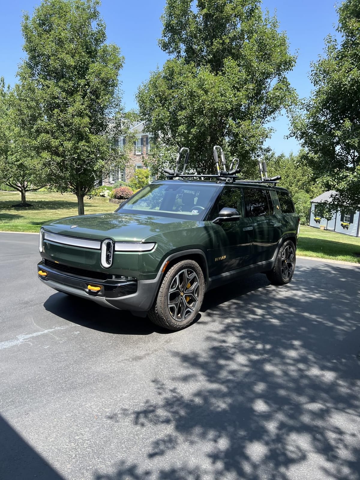 Rivian R1 Cargo Crossbars, Bright customer photo 1