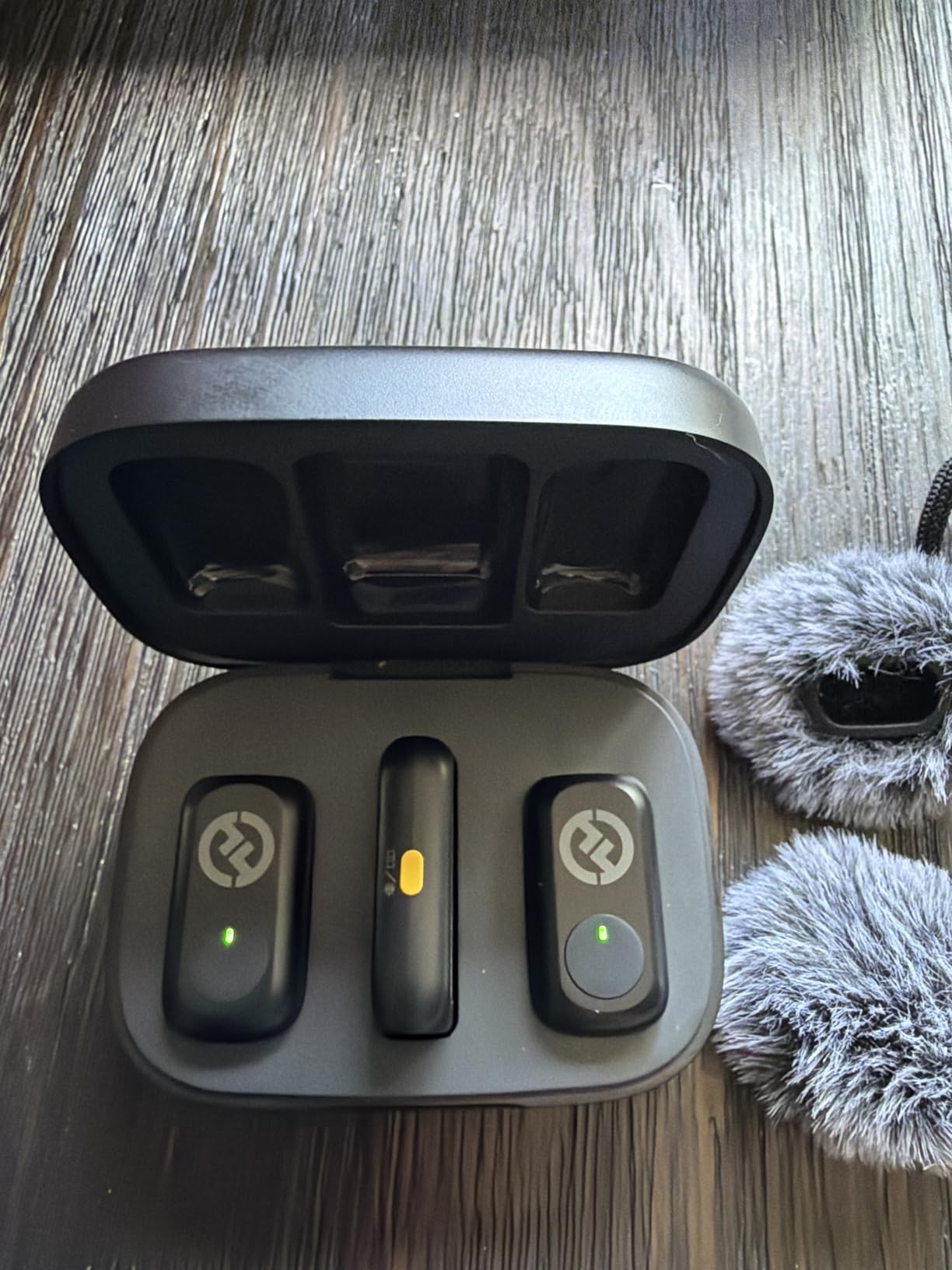Hollyland Lark A1 Wireless Microphone for iPhone 17/16/15 & Android, 48kHz/24-bit, 3-Level Intelligent Noise Cancel, Mini Mic for YouTube, Podcast, Vlogging (Black, 2TX + USB-C RX + Charging Case) customer photo 2