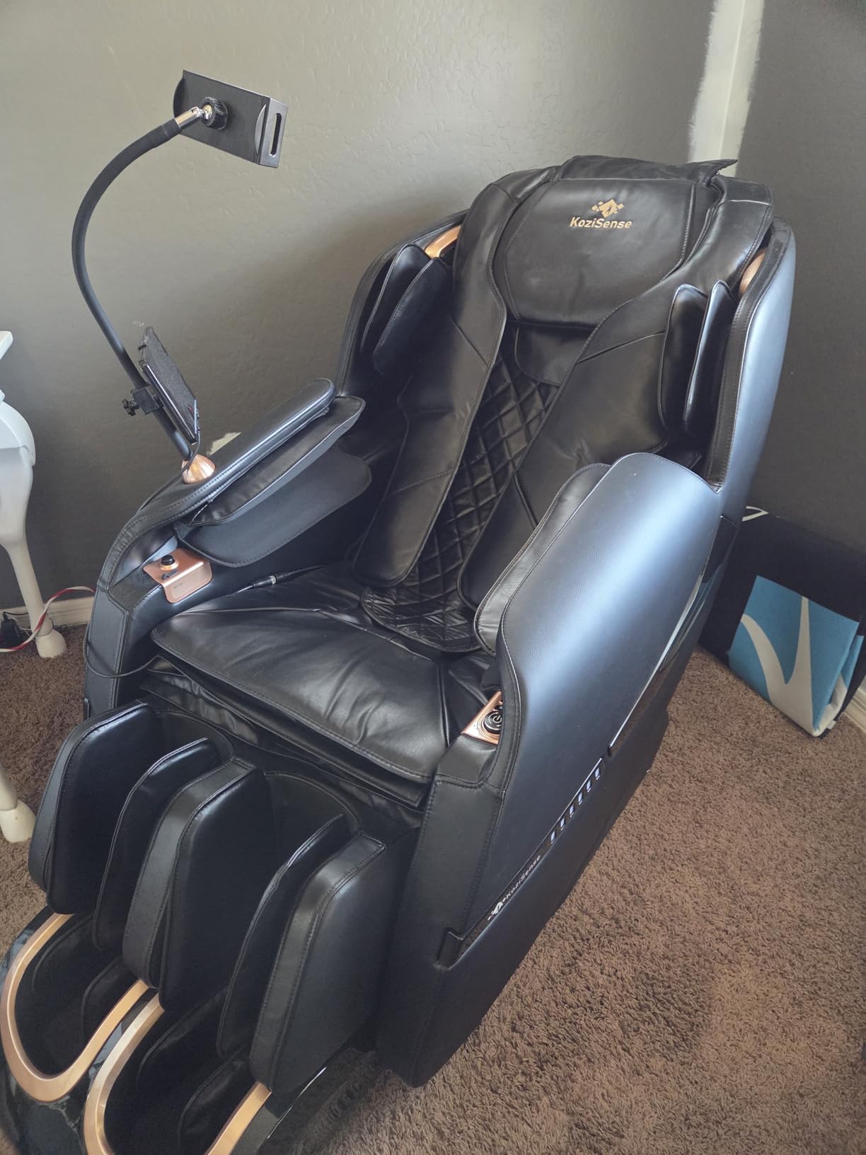 KoziSense A18 Zero Gravity Full Body Massage Chair with Heat customer photo 2