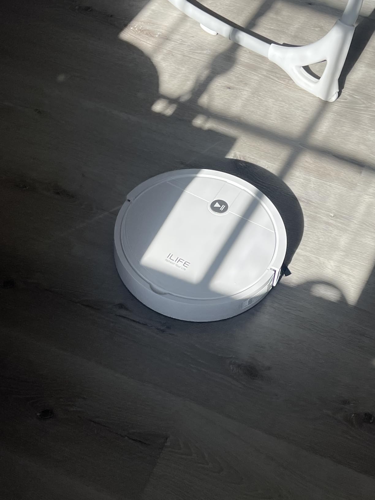 ILIFE V2 Robot Vacuum Cleaner, Tangle-Free Suction, White customer photo 1