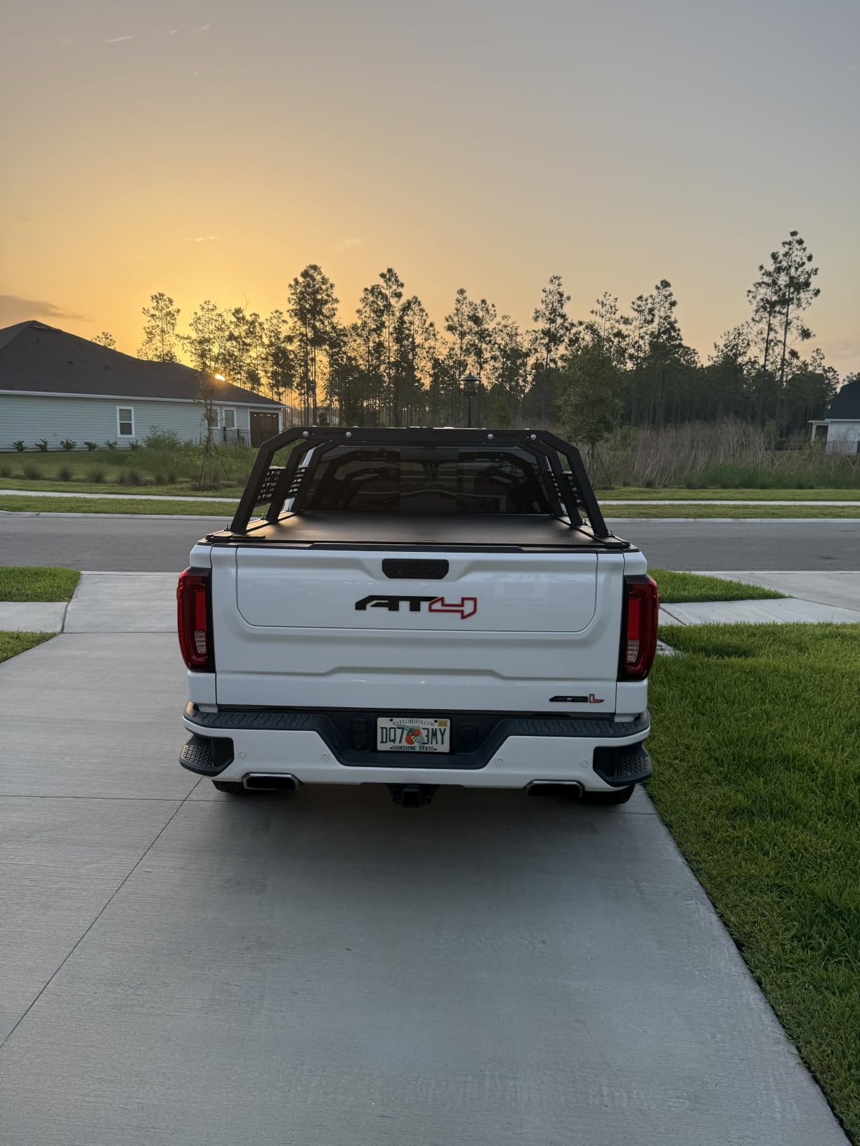 VEVOR Overland Truck Bed Rack, 49.2-67.9 in Width, Adjustable Overland Bed Cargo Rack with Sidebar, 900 lbs Static Capacity, Heavy Duty Steel, for Mid-Size Trucks, Compatible with Tacoma/Gladiator JT customer photo 1