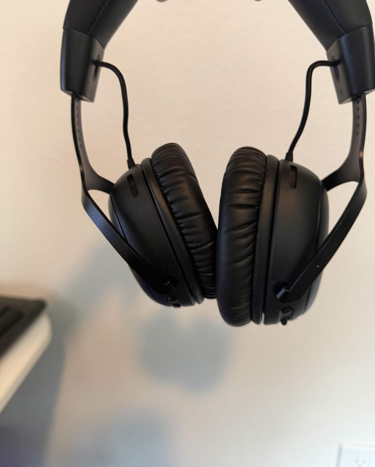 HyperX Cloud III S – Wireless Gaming Headset for Multi-Platform, 2.4GHz, Bluetooth, Battery Life up to 120 Hours 2.4GHz / 200 Hours Bluetooth, 53mm Angled Drivers, Detachable Mic – Black customer photo 2