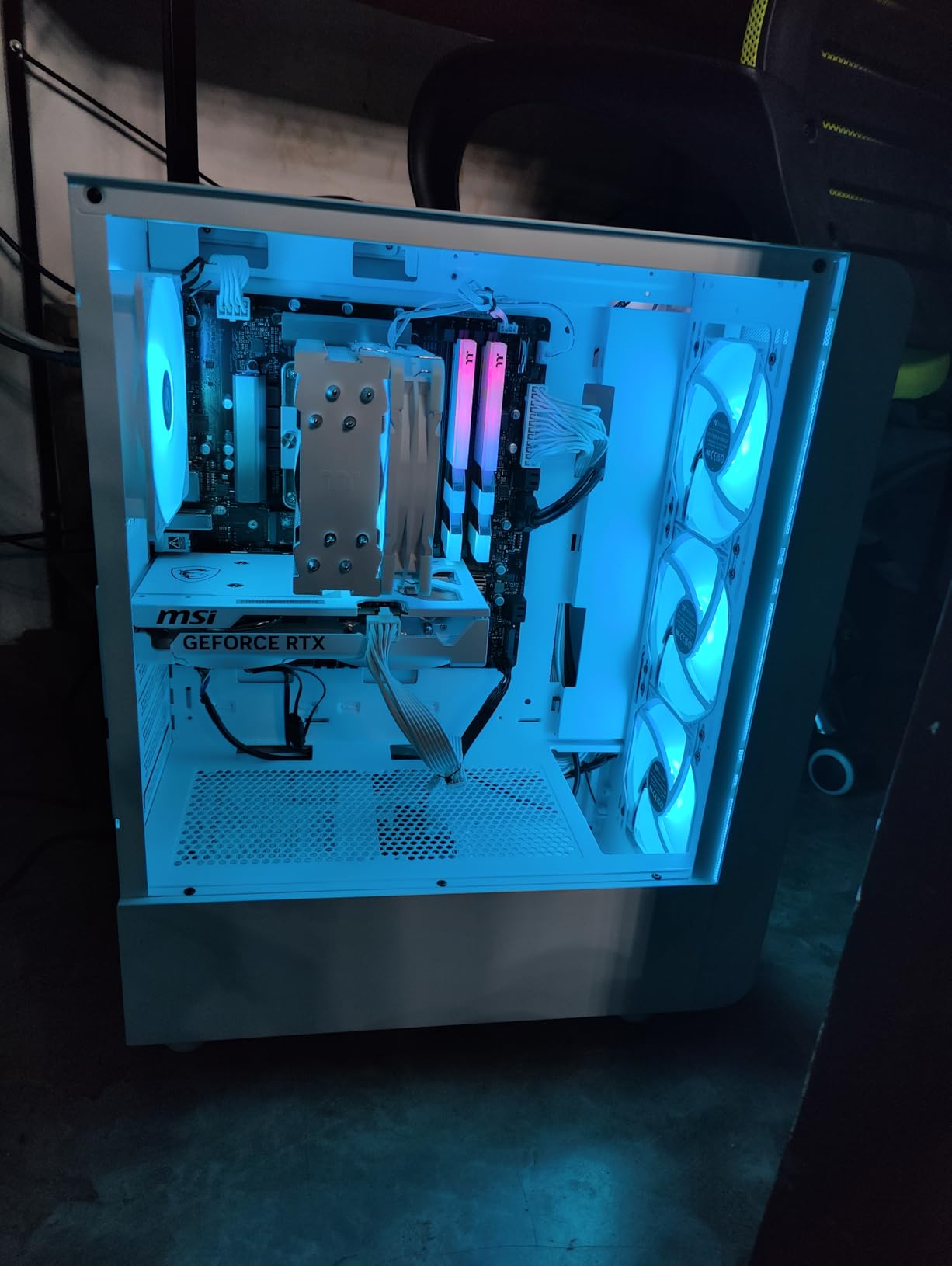 Thermaltake LCGS Quartz i1460 Gaming Desktop (Intel Core™ i5-14400F, ToughRam DDR4 3600Mhz 16GB RGB Memory, NVIDIA GeForce® RTX 5060, 1TB NVMe M.2, WiFi, Windows 11) S2QT-B760-560-LCS customer photo 1