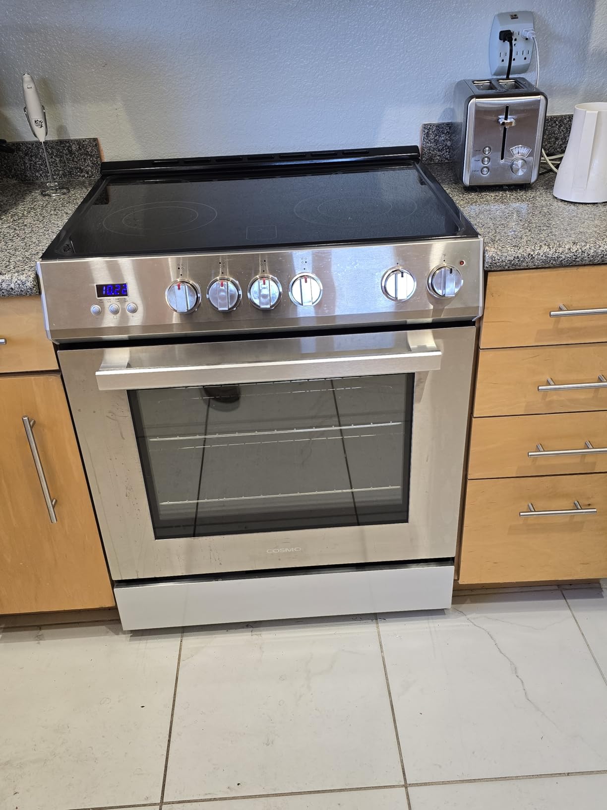 30 in. Stellar Coll 4.9 cu. ft. 4 Burner Electric Range, Convection, Black customer photo 2