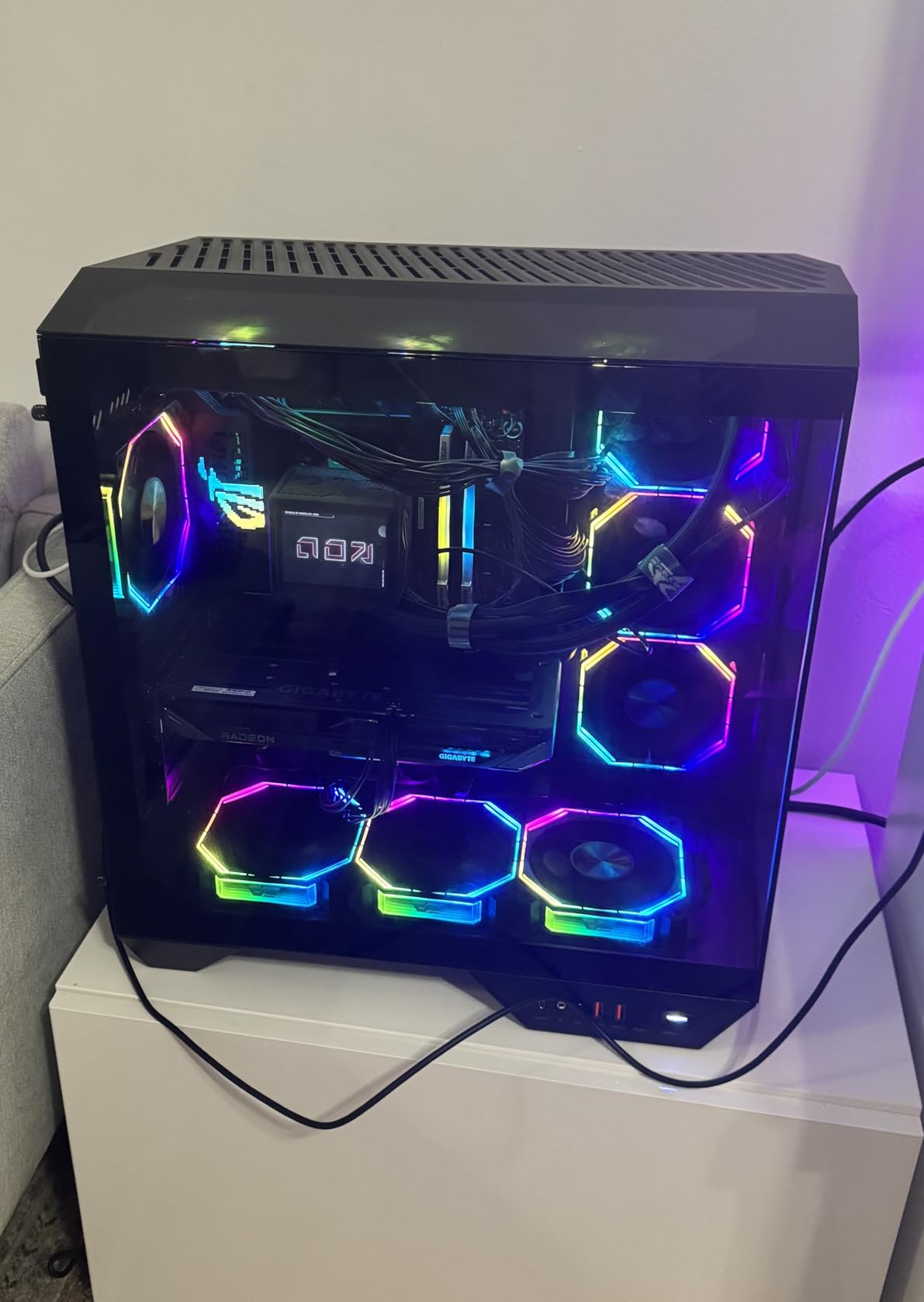 GIGABYTE Radeon RX 9060 XT Gaming OC 16G Graphics Card, PCIe 5.0, 16GB GDDR6, GV-R9060XTGAMING OC-16GD Video Card customer photo 1