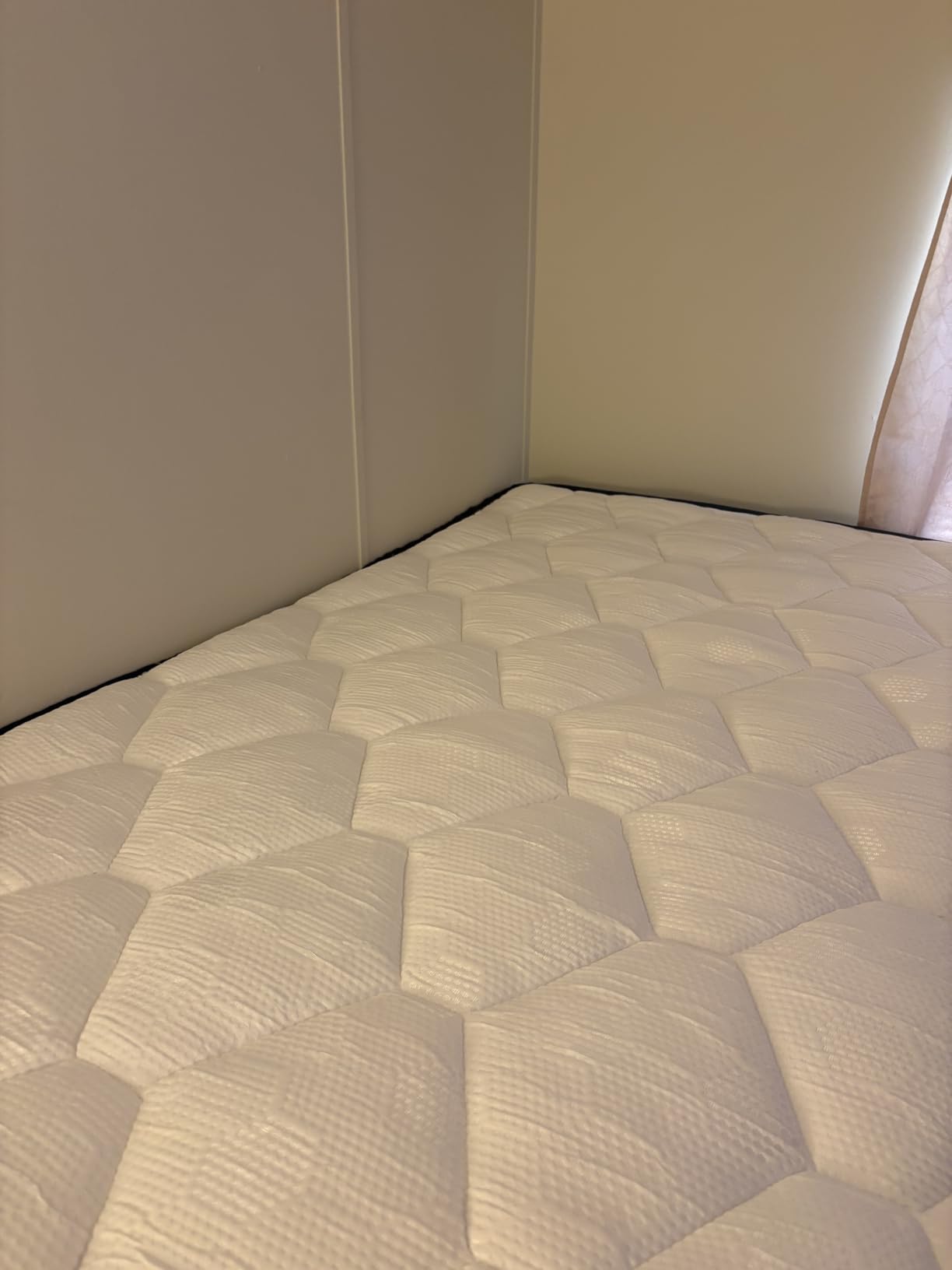inight King Size Cooling Hybrid Mattress, 12 Inch Medium Firm, Pocket Coils customer photo 1