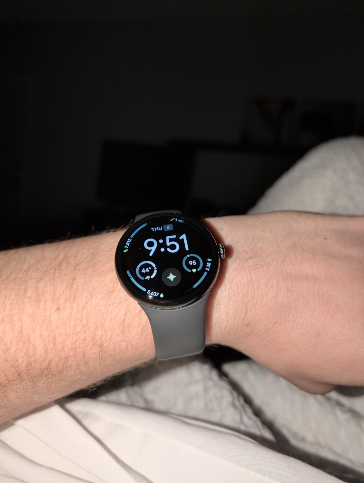 Google Pixel Watch 4 (45mm) - Smartwatch - Obsidian Active Band - LTE customer photo 1