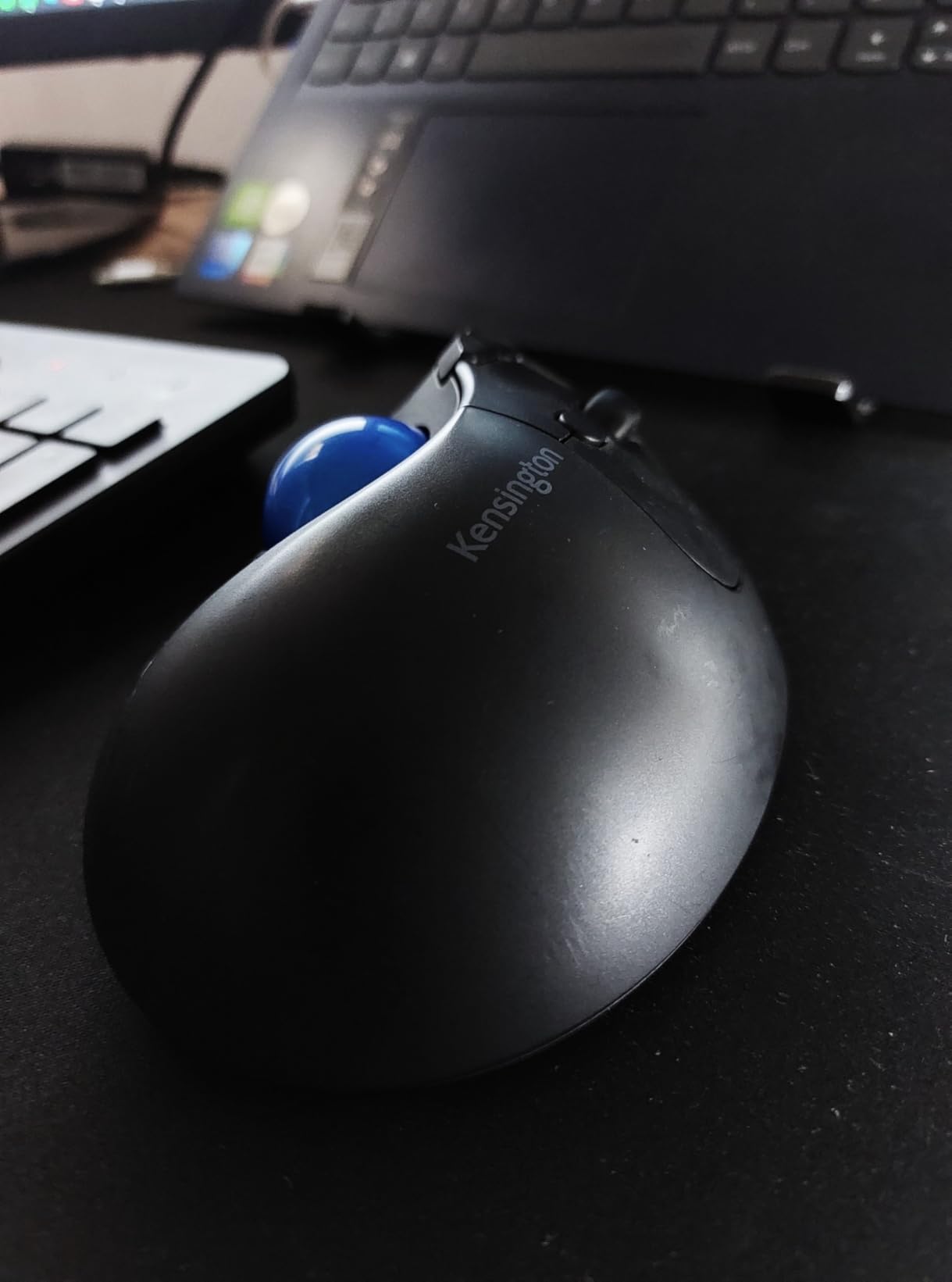 Kensington TB450 Wireless Trackball Mouse, Bluetooth LE & 2.4GHz Connection, 4 DPI Options, Connect up to 3 Devices (K72178WW), Black-Purple customer photo 1
