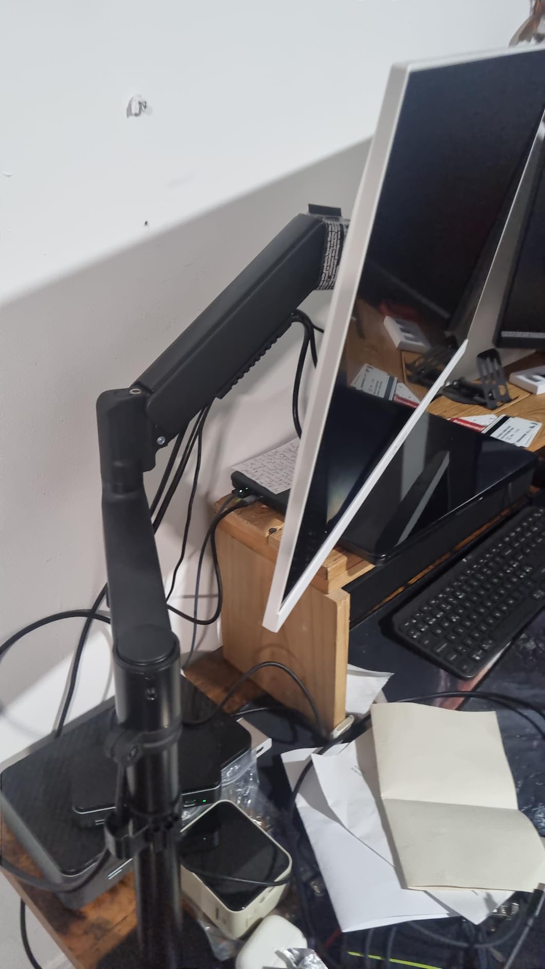 ErGear Single Monitor Arm, Fully Adjustable Monitor Mount for 13–34 Inch Screens, Fast Install Computer Monitor Stand with Tool-Free VESA Mount, Cable Management, Holds 19.8 lbs customer photo 2