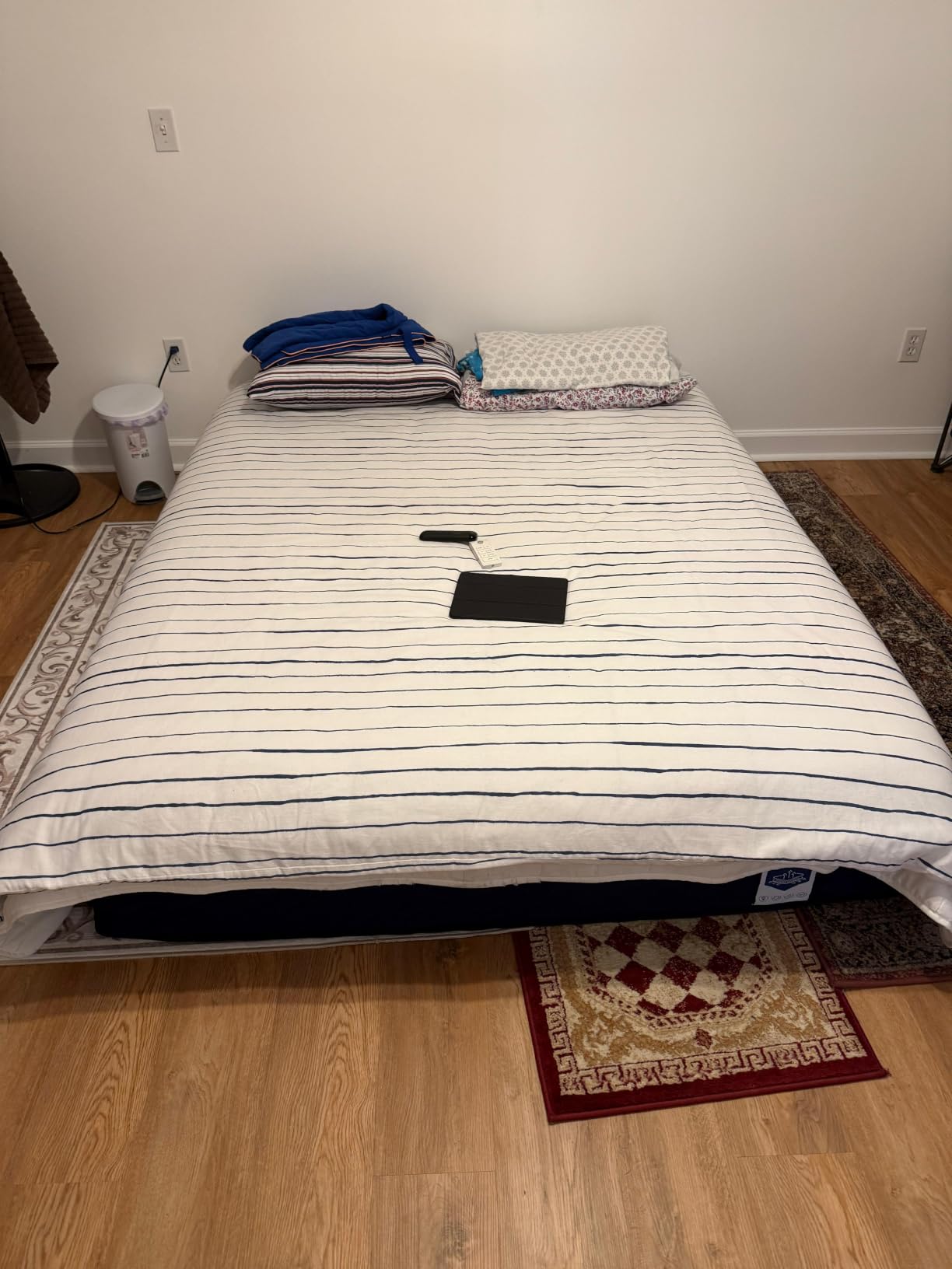 Medium Firm Queen Mattress 14 Inch - Hotel Collection Hybrid Mattress with 7-Zone Support for Spinal Alignment, Extra Back & Hip Support, Fiberglass-Free, CertiPUR-US Certified, 365-Night Trial customer photo 2