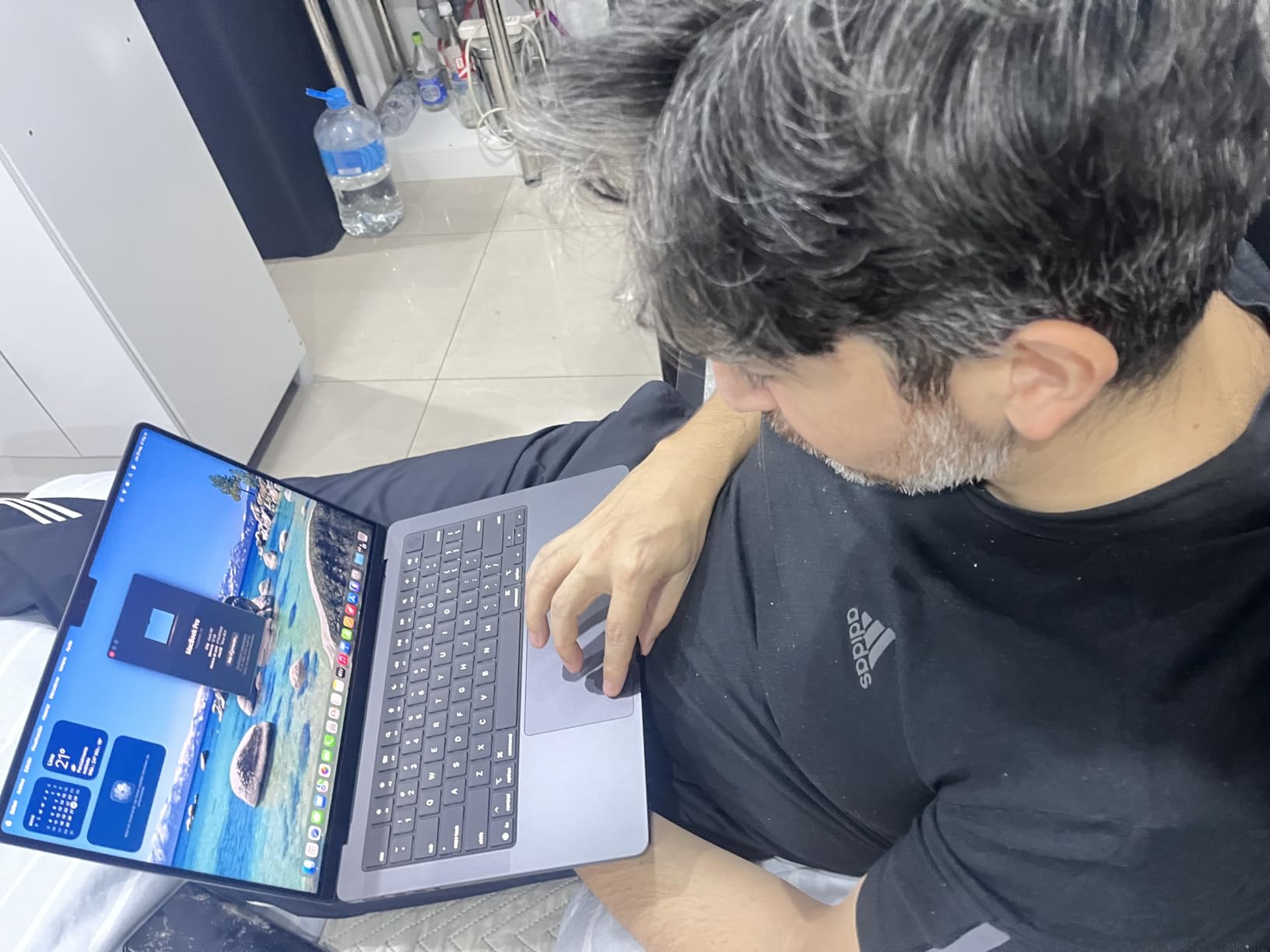 Apple 2025 MacBook Pro Laptop with Apple M5 chip with 10‑core CPU and 10‑core GPU: Built for AI, 14.2-inch Liquid Retina XDR Display, 16GB Unified Memory, 1TB SSD Storage; Space Black customer photo 2