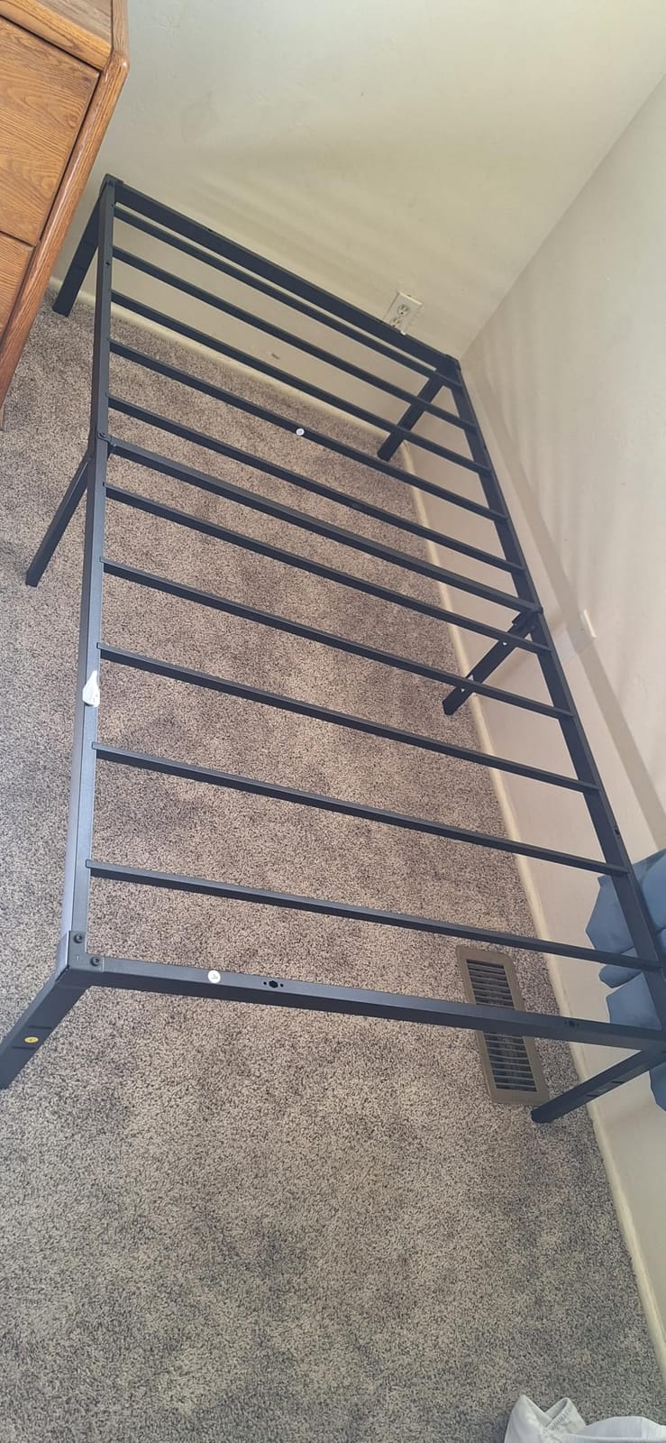 VASAGLE Queen Metal Bed Frame 14 Inches Tall, 1100 lb Weight Capacity customer photo 2