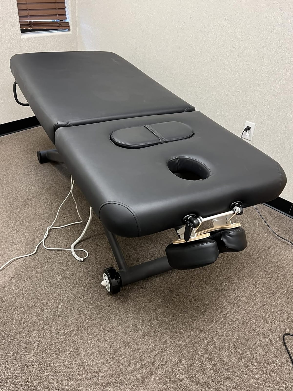 Electric Massage Table, Electric Lift Motor Height adjustable and Manual Backrest Adjustable Angle for Treatment, Medical Spa, Facial, Beauty, Massage Bed and More - 31.2 Wide x 75 Long - Black customer photo 1