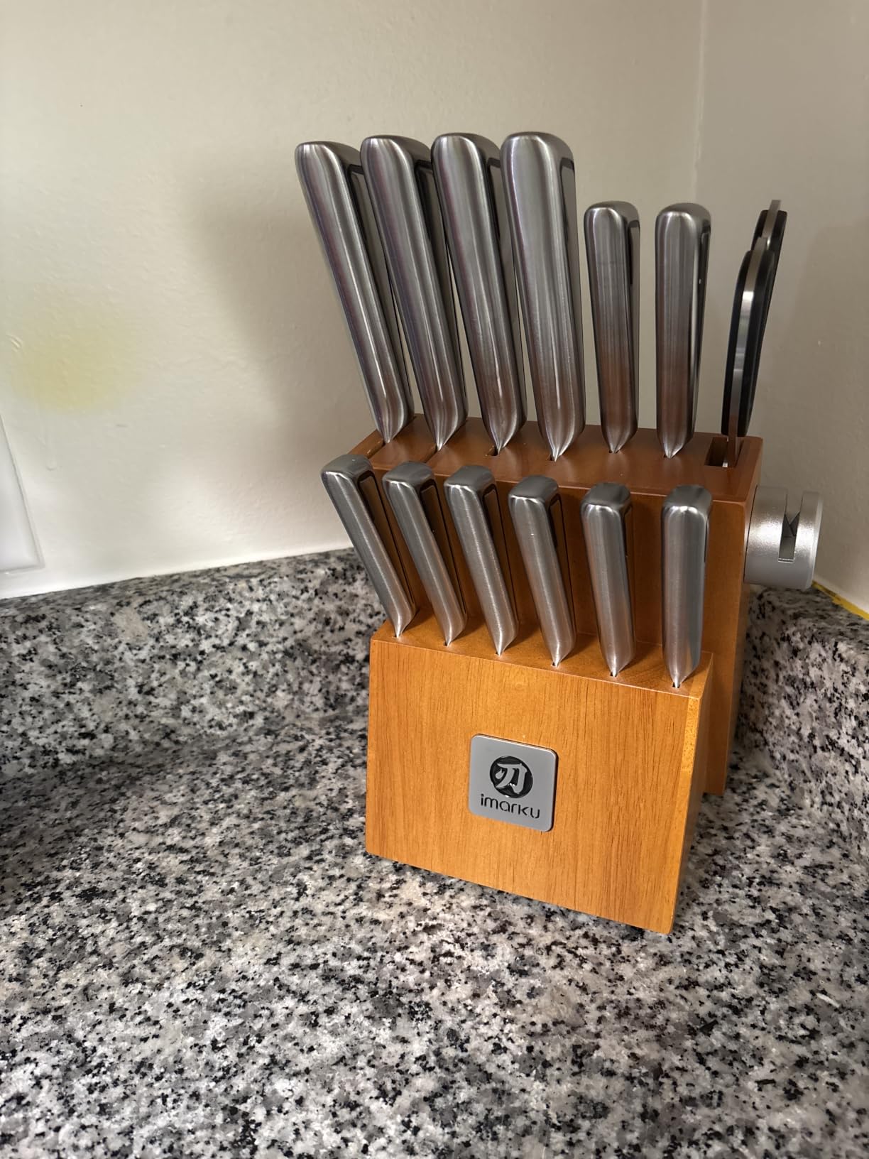 imarku Japanese High Carbon Stainless Steel Knife Set with Block, Precision-Forged Gyutou Kitchen Knives with Built-in Sharpener, Ultra-Sharp 10–15° Edge, Ergonomic Non-Slip Handle, Dishwasher Safe customer photo 1
