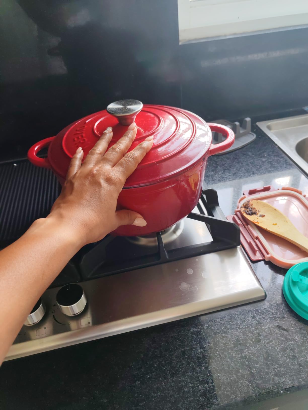 Overmont Enameled Cast Iron Dutch Oven - 5.5QT Pot with Lid Cookbook & Cotton Potholders - Heavy-Duty Cookware for Braising, Stews, Roasting, Sourdough Baking White customer photo 1