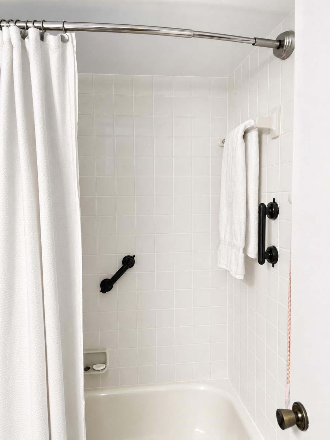 Upgraded 2-Pack Grab Bars for Shower Bathroom Wall, Heavy-Duty Suction Grab Bars Shower Handle Safety for Elderly Seniors Handicap, No Drilling Tool-Free, Easy Removal and Reusable (Black) customer photo 1