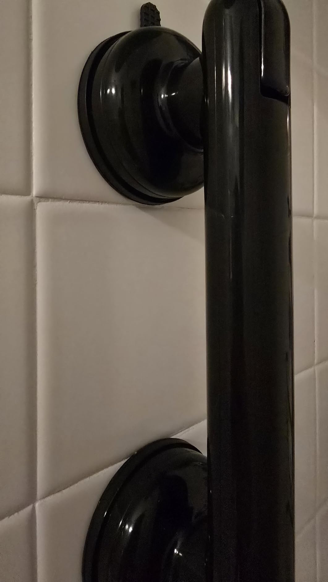 Upgraded 2-Pack Grab Bars for Shower Bathroom Wall, Heavy-Duty Suction Grab Bars Shower Handle Safety for Elderly Seniors Handicap, No Drilling Tool-Free, Easy Removal and Reusable (Black) customer photo 2