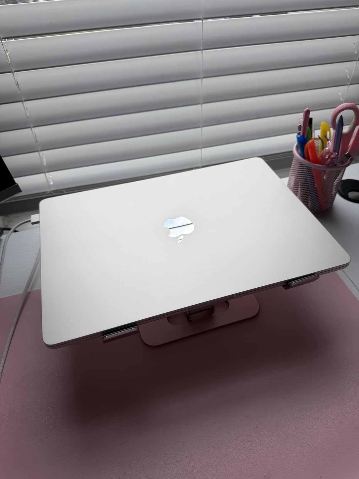 Apple 2026 MacBook Air 15-inch Laptop with M5 chip: Built for AI, 15.3-inch Liquid Retina Display, 16GB Unified Memory, 512GB SSD, 12MP Center Stage Camera, Touch ID, Wi-Fi 7; Sky Blue customer photo 2