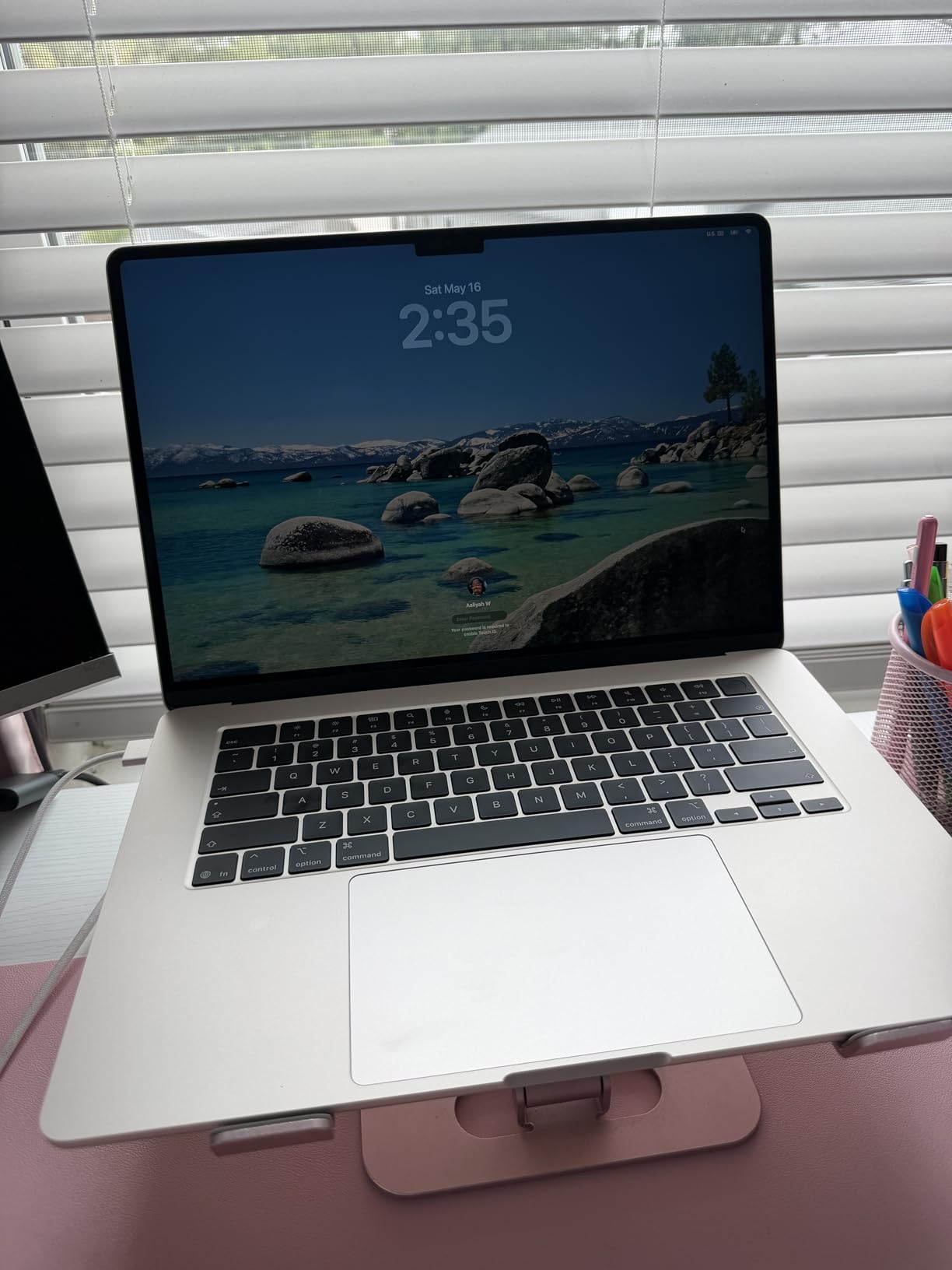 Apple 2026 MacBook Air 15-inch Laptop with M5 chip: Built for AI, 15.3-inch Liquid Retina Display, 16GB Unified Memory, 512GB SSD, 12MP Center Stage Camera, Touch ID, Wi-Fi 7; Starlight customer photo 2