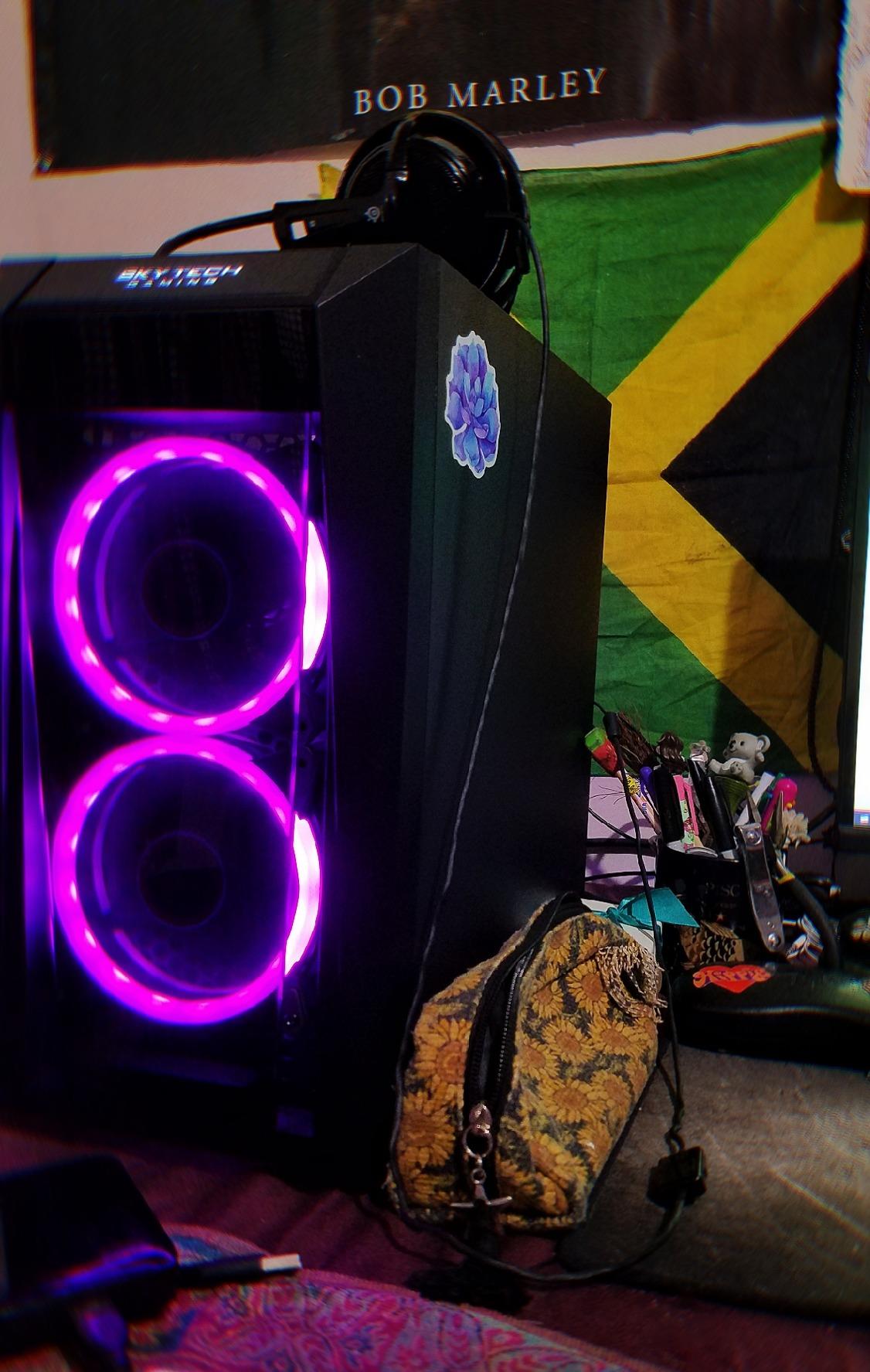 Skytech Gaming Azure 3 Gaming PC, Ryzen 7 9850X3D, RX 9070 XT customer photo 1