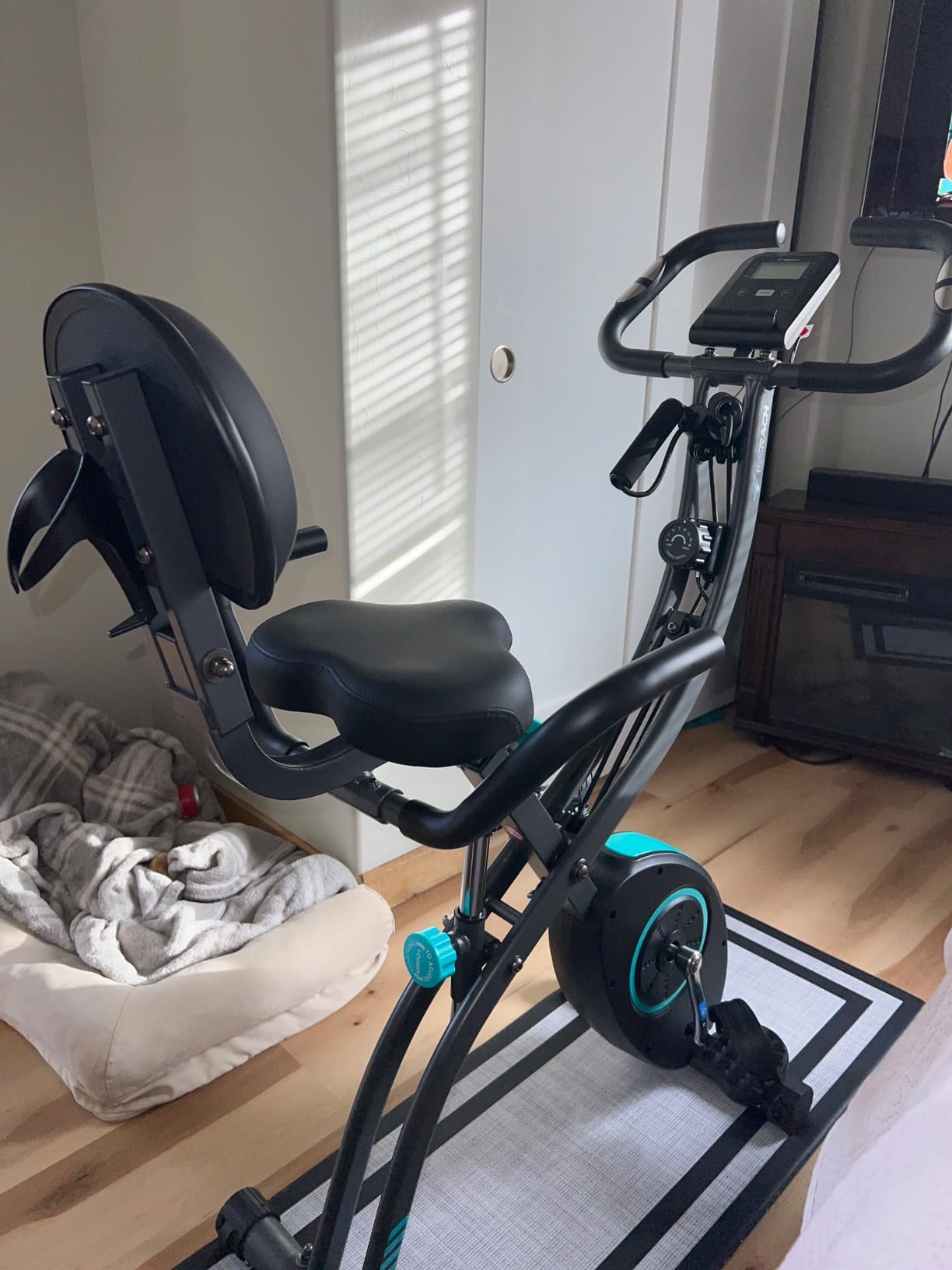 MERACH Exercise Bike with Screen, Rotatable HD Display, Magnetic Resistance customer photo 2
