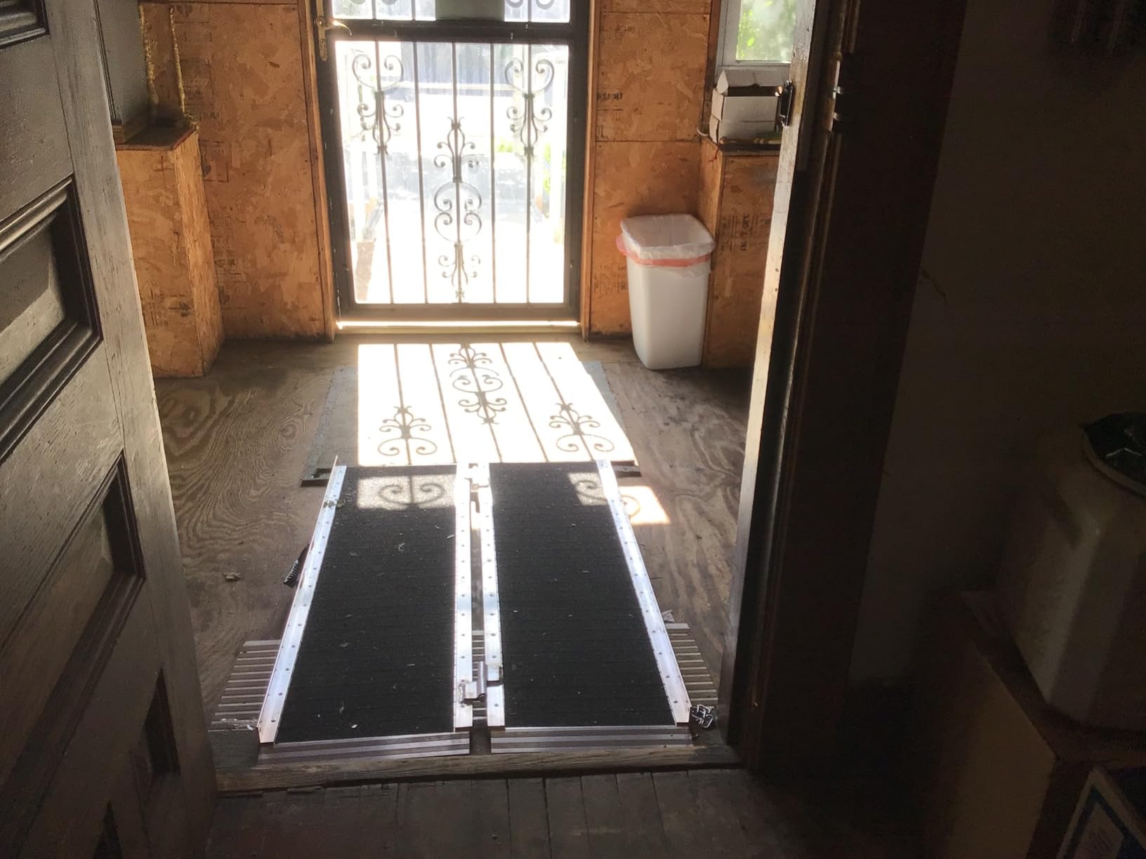 VEVOR 10FT Portable Wheelchair Ramp, Smooth Door Access No Blocking Design, 800 LBS Heavy Duty Non-Slip Threshold Ramp for Home Steps, Stairs, Doorways, Scooter, Curbs customer photo 2