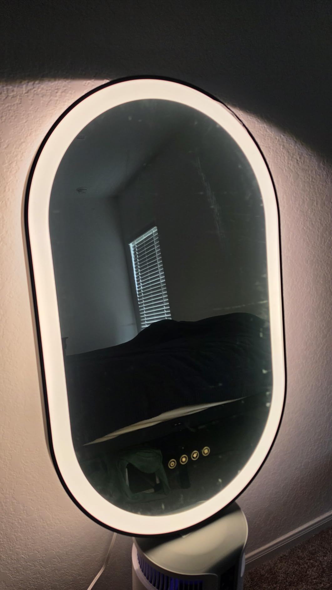 LIFX Smart LED Mirror - Matter, Color Changing, Anti-Fog, Dimmable customer photo 2