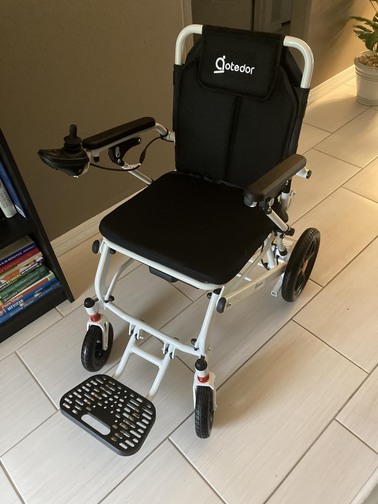 Aotedor Electric Wheelchairs for Adults,39 lbs Lightweight Foldable Power Wheelchair,Up to 15 Miles Range,Ergonomic Comfort Seat,Brushless Motors,Airline Approved Mobility Chair for Travel customer photo 2