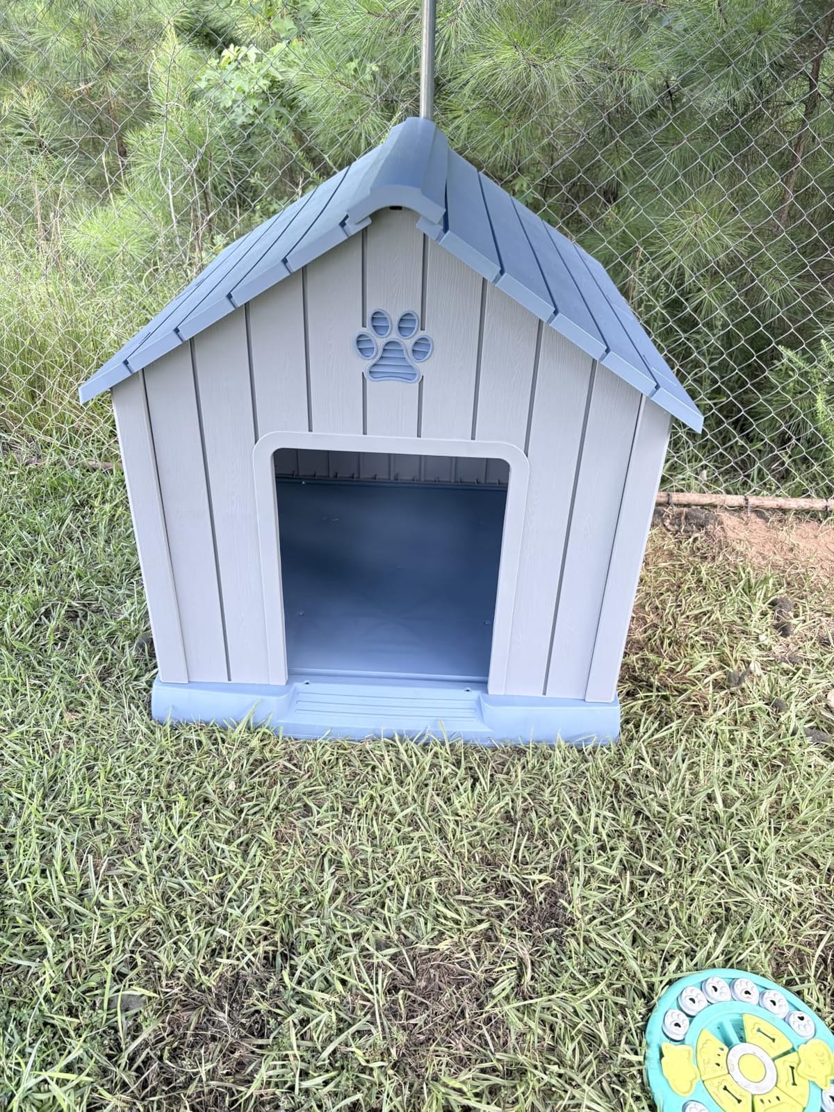 Fancyango Large Dog House for Medium to Large Dogs – Sturdy Waterproof Doghouse for Indoor/Outdoor Use with Air Vents and Elevated Floor Easy to Clean and Assemble (Classic Grey, 36.2