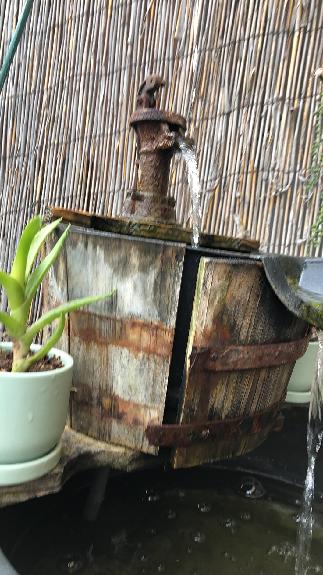 Giantex 3-Tier Barrel Waterfall Fountain with Electric Pump, 37'' customer photo 1