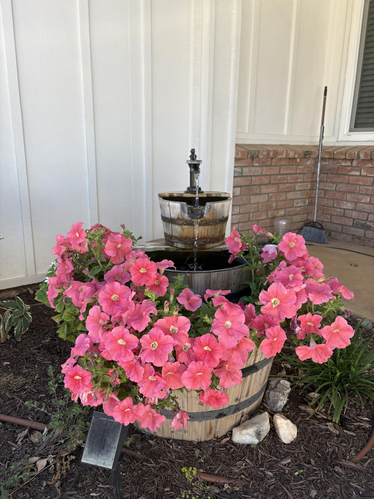 Giantex 3-Tier Barrel Waterfall Fountain with Electric Pump, 37'' customer photo 2